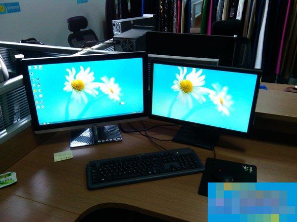 How to set up two monitors on one computer in WinXP system?