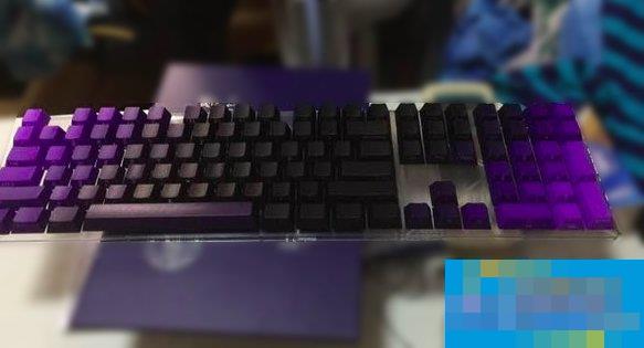 What material are the keyboard keys made of? How do keycaps made of ABS, POM and PBT feel?